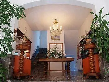 Gemini E בית הארחה גרוסטו